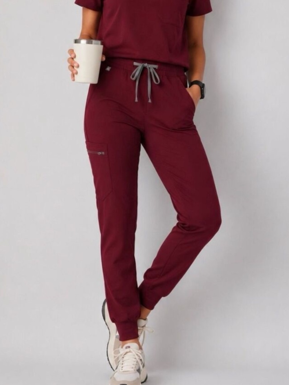 Figs Zamora Jogger Scrub Pants Burgundy Women’s Size Medium Petite Technical